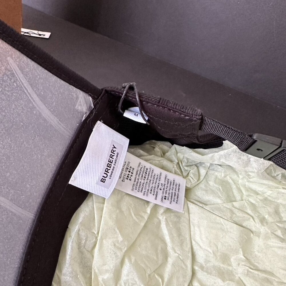 Burberry Logo Bonnet Bucket Hat Clear Visor Size M NEW - Picture 6 of 11